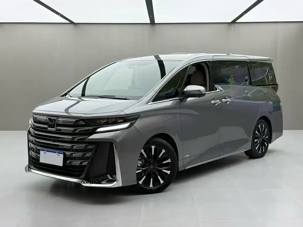 Toyota Vellfire — фото 1