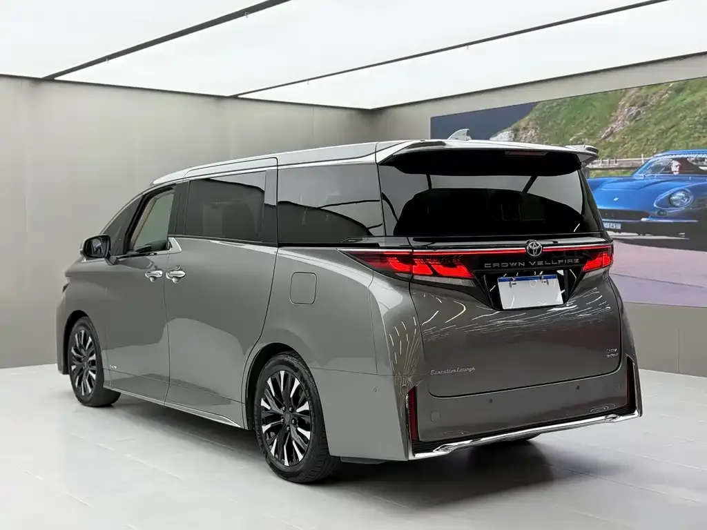 Toyota Vellfire — фото 9