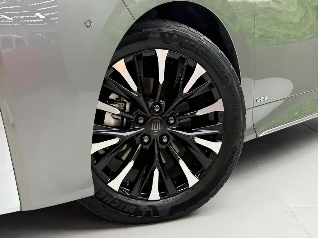 Toyota Vellfire — фото 8
