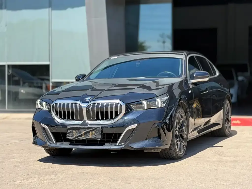 BMW 5 Series — фото 1