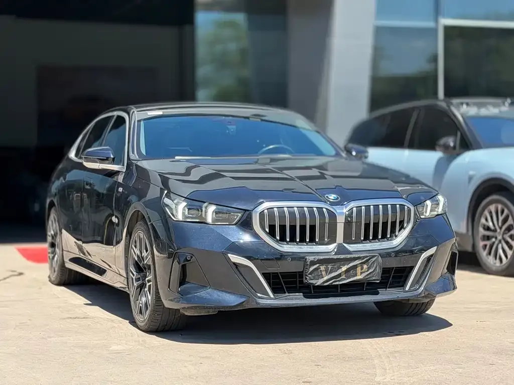 BMW 5 Series — фото 4