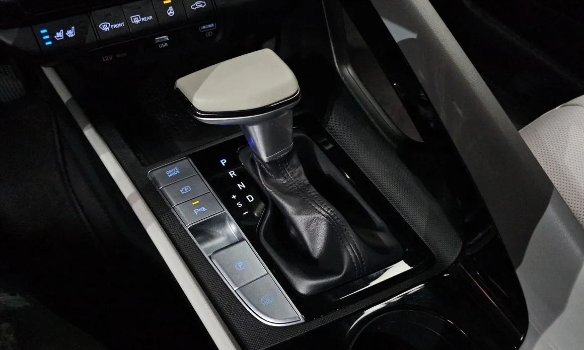 Hyundai AVANTE — фото 2