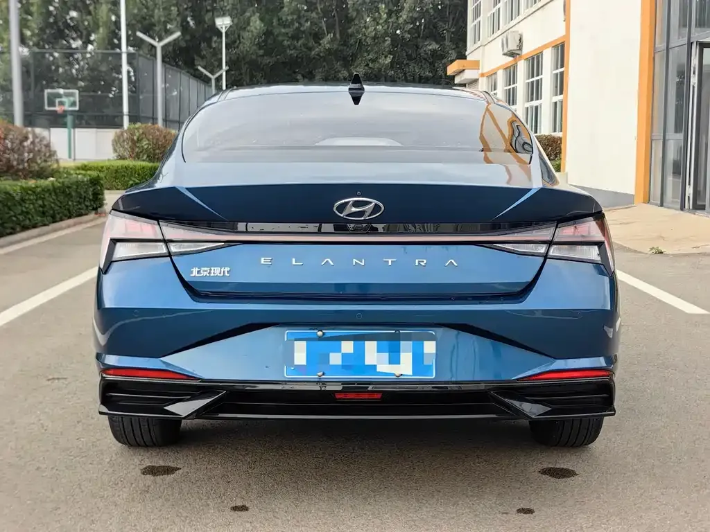 Hyundai Elantra — фото 7