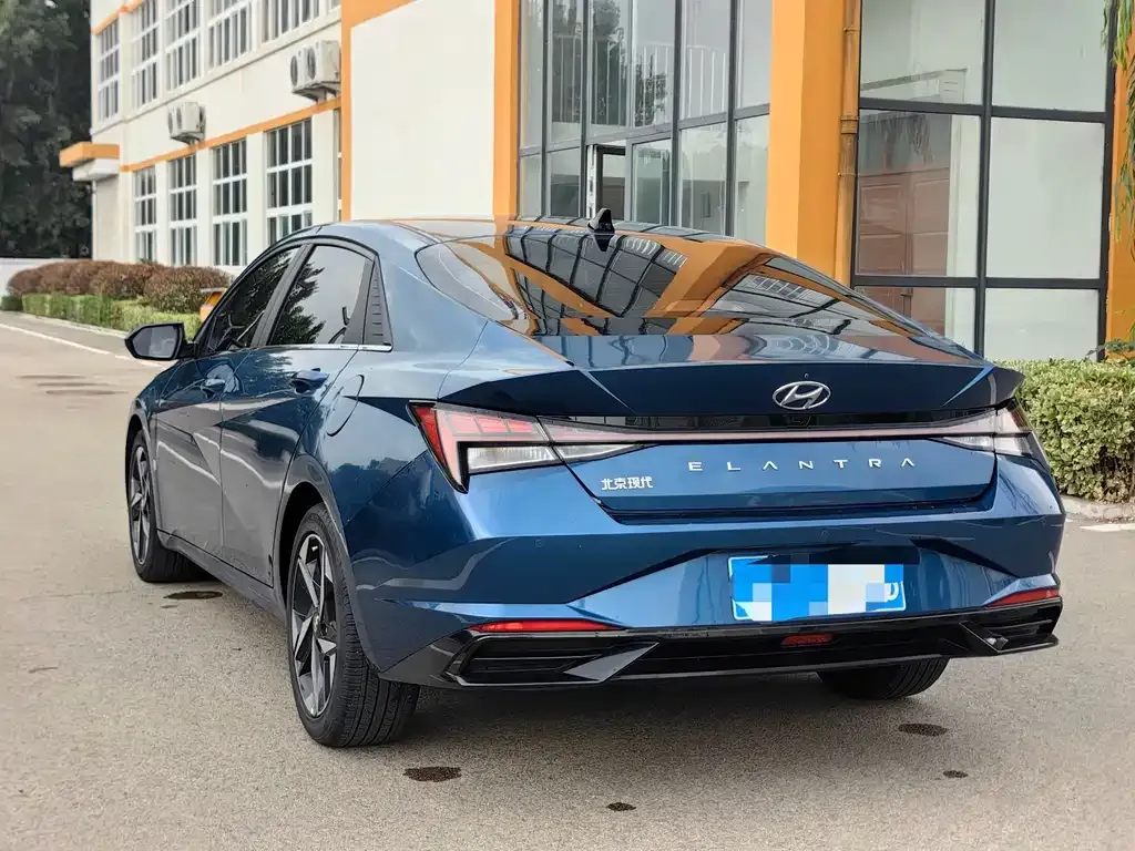 Hyundai Elantra — фото 4