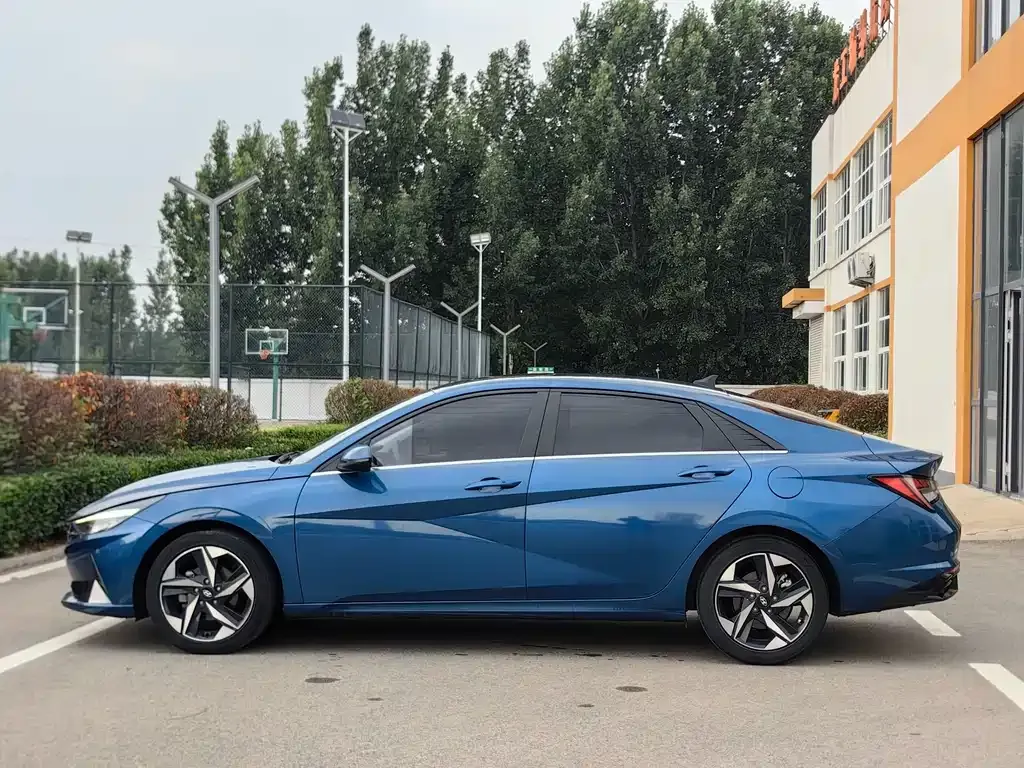 Hyundai Elantra — фото 10