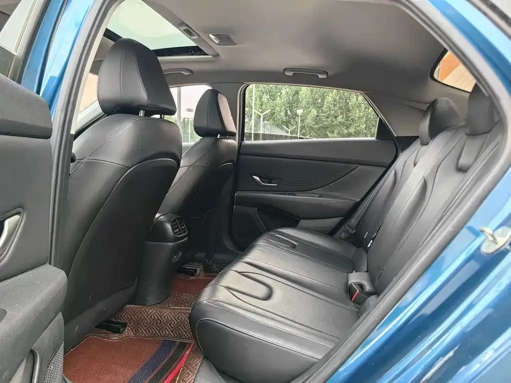 Hyundai Elantra — фото 5
