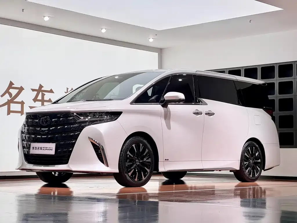 Toyota Alphard — фото 1