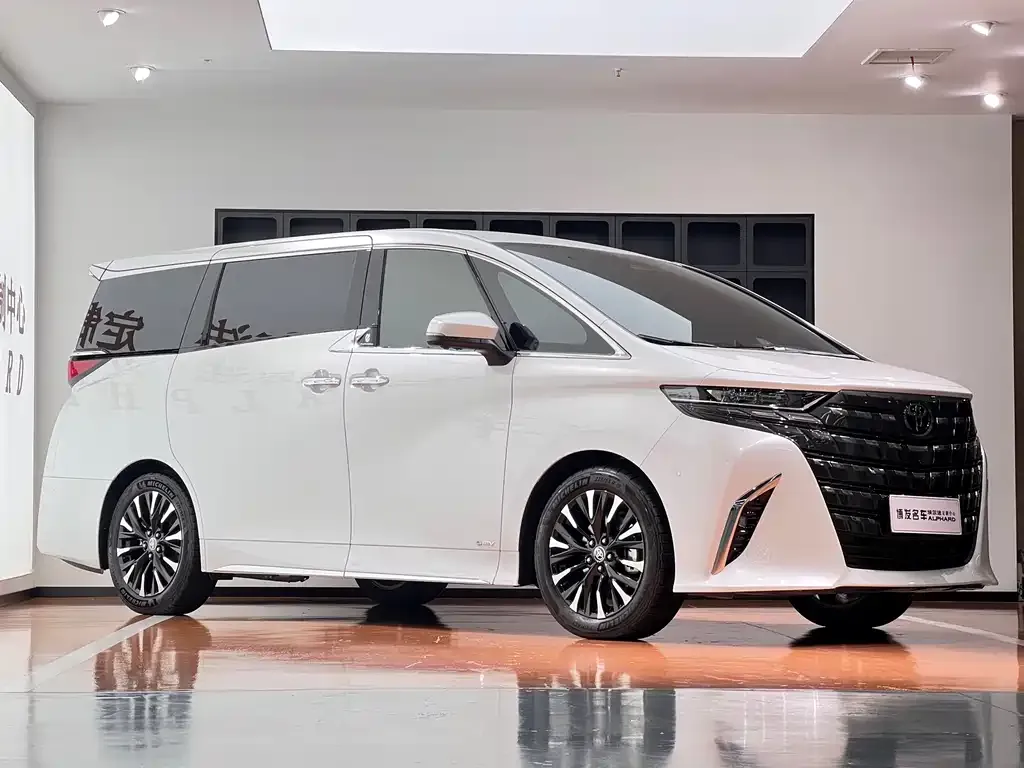 Toyota Alphard — фото 10