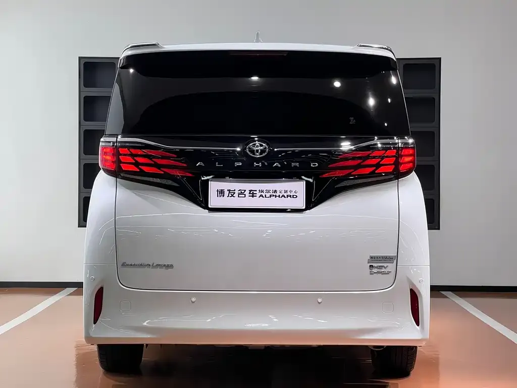 Toyota Alphard — фото 2
