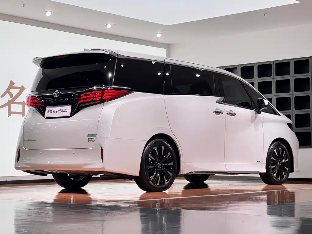 Toyota Alphard — фото 9