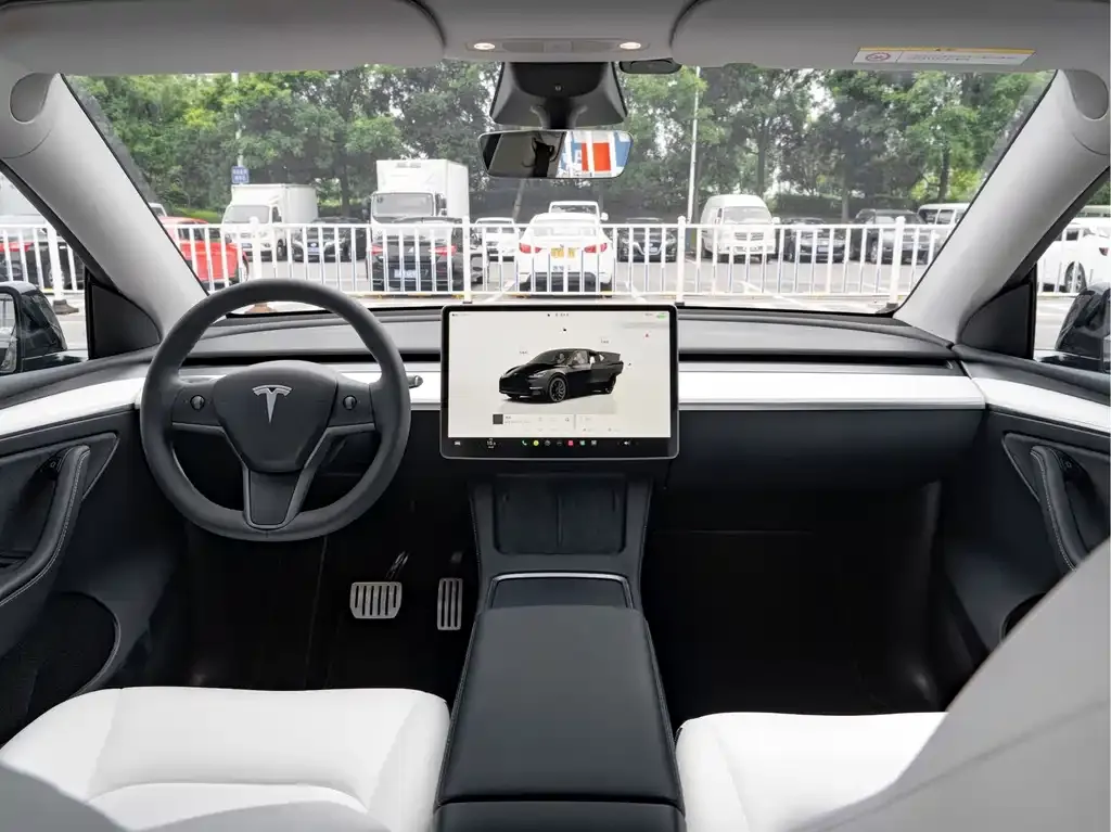 Tesla Model Y — фото 10
