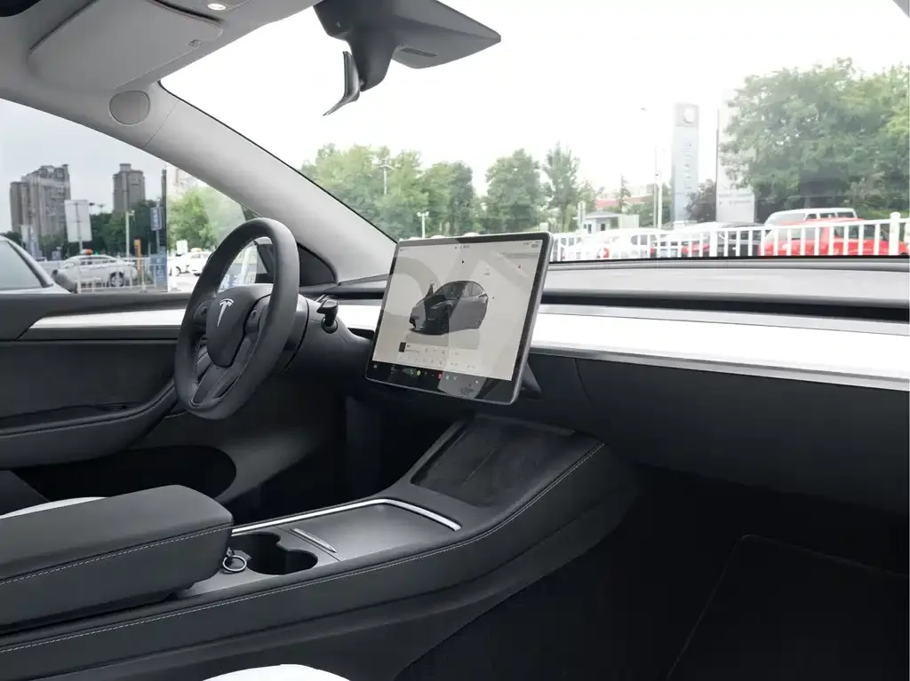 Tesla Model Y — фото 3