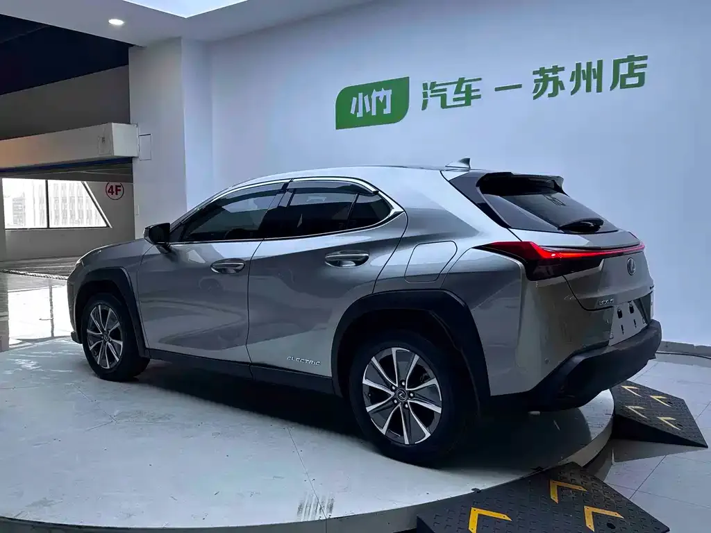 Lexus UX New Energy — фото 10