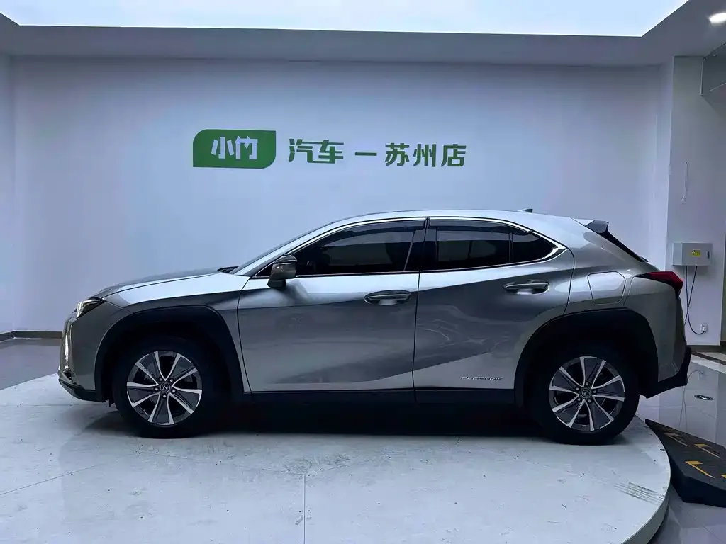 Lexus UX New Energy — фото 4