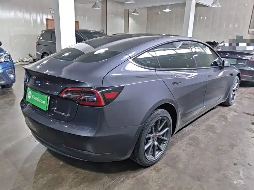 Tesla Model 3 — фото 9