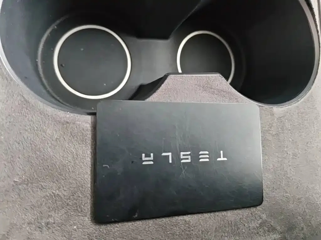 Tesla Model 3 — фото 4