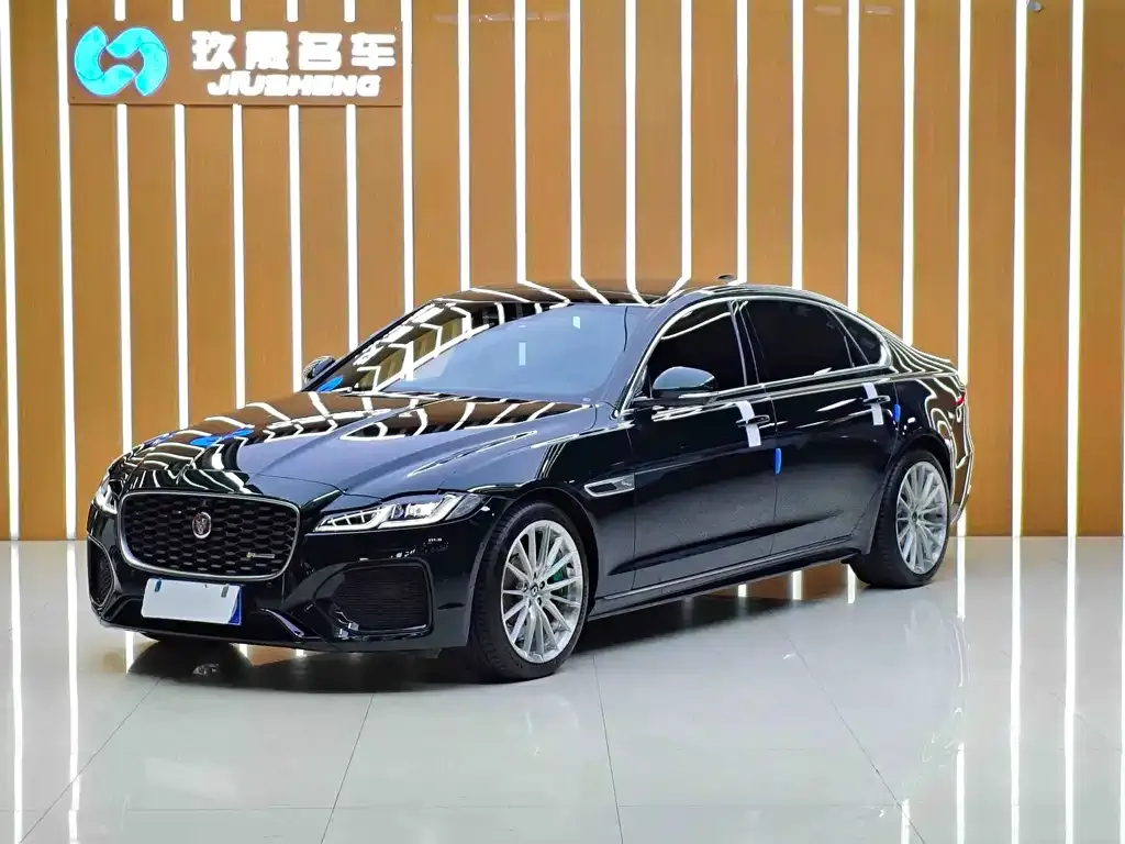 Jaguar XFL — фото 1