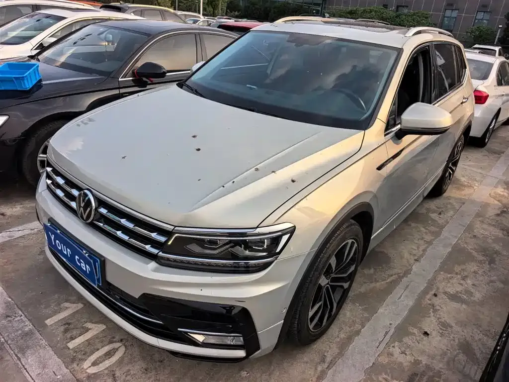 Volkswagen Tiguan L — фото 1