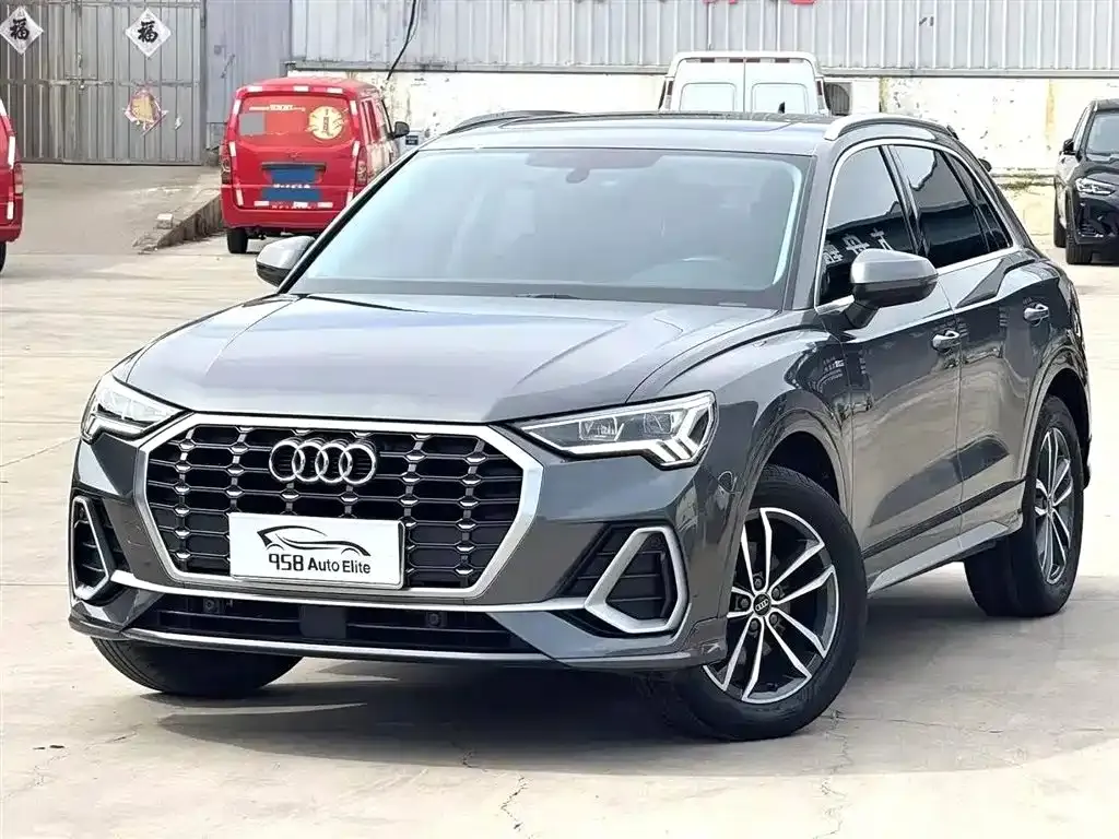 Audi Q3 — фото 1