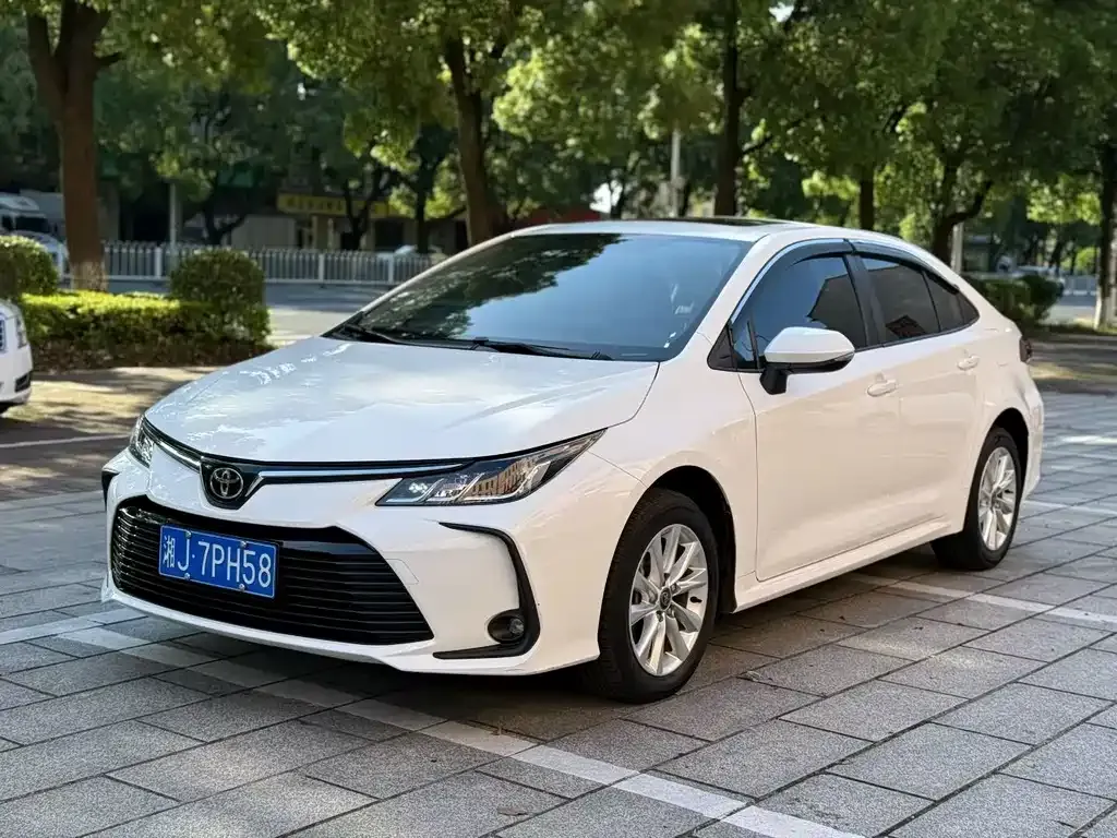 Toyota Corolla — фото 1
