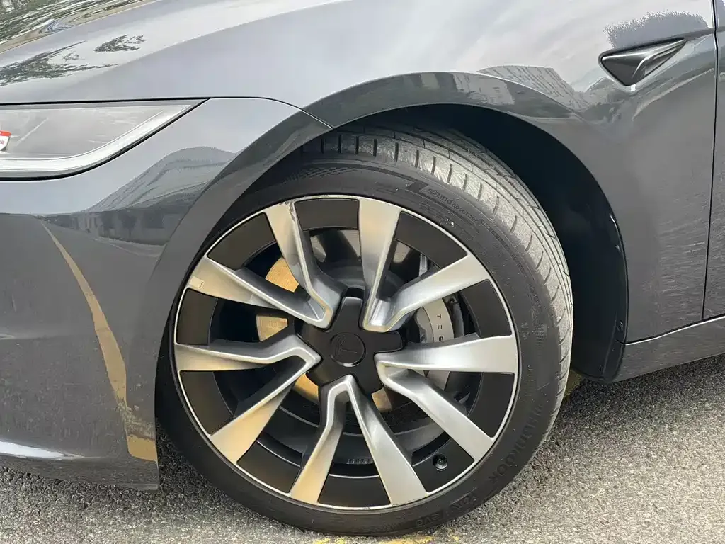 Tesla Model 3 — фото 9