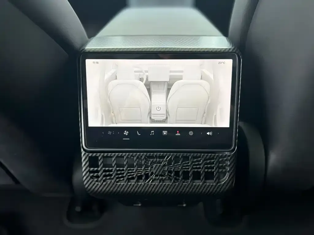 Tesla Model 3 — фото 4