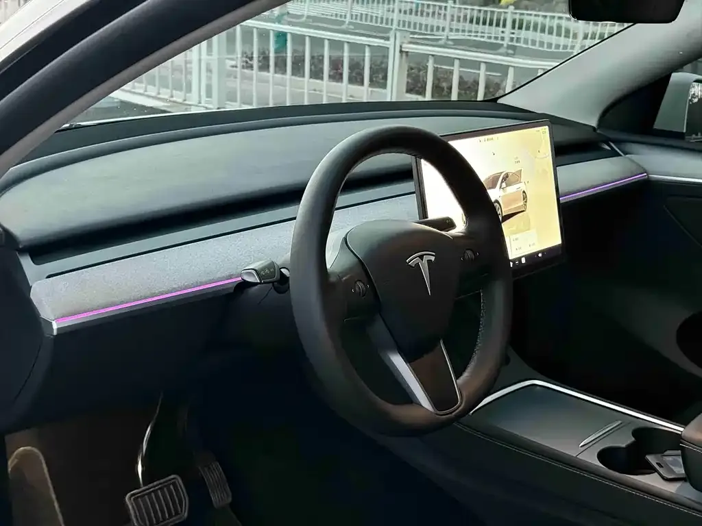 Tesla Model Y — фото 8