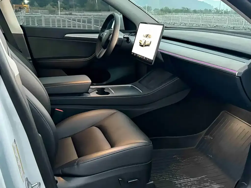 Tesla Model Y — фото 7