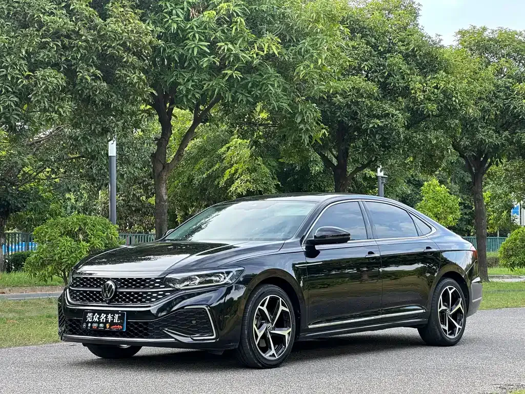 Volkswagen Passat — фото 1