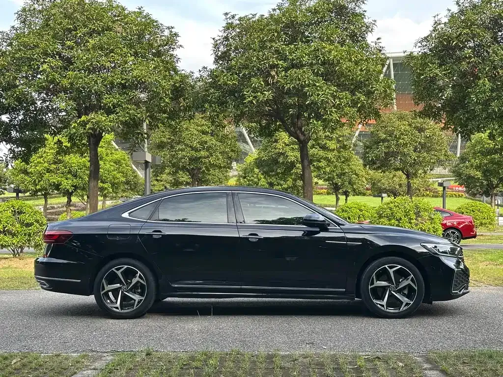 Volkswagen Passat — фото 10