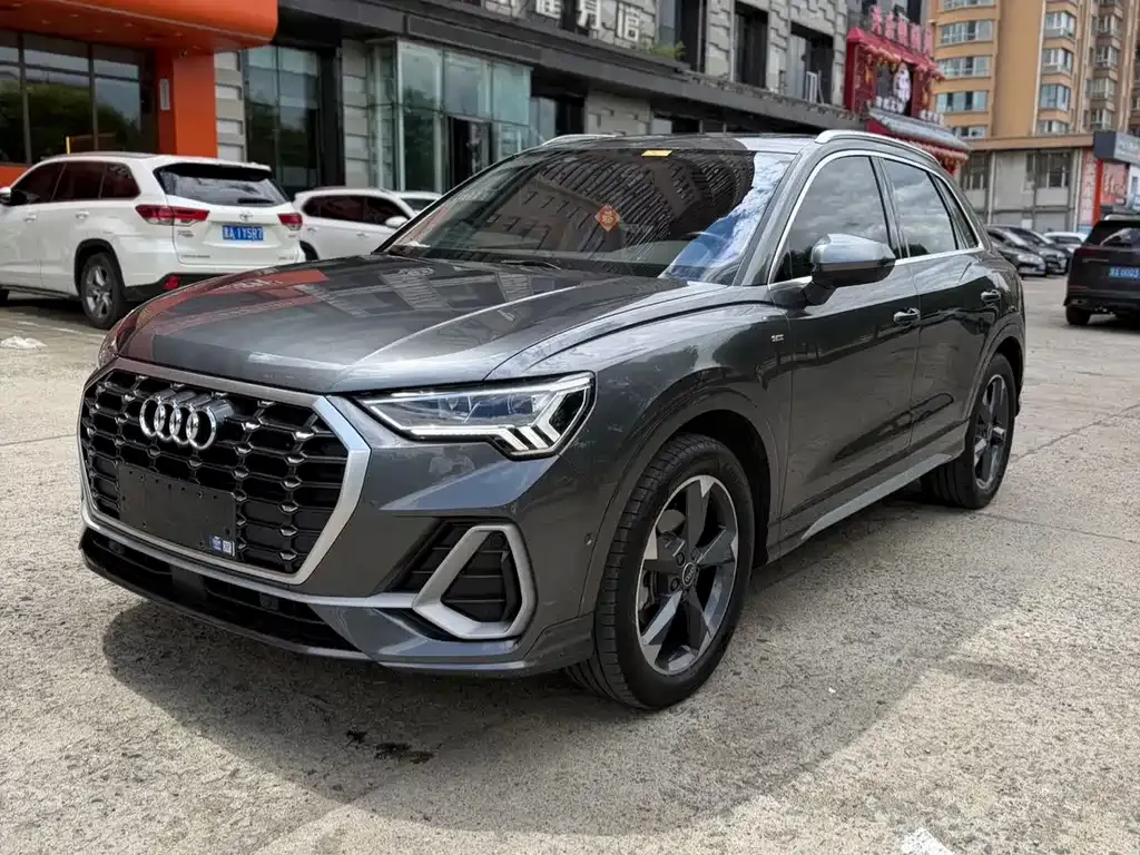 Audi Q3 — фото 1