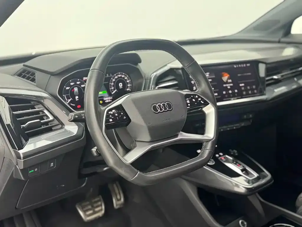 Audi Q4 e-tron — фото 10