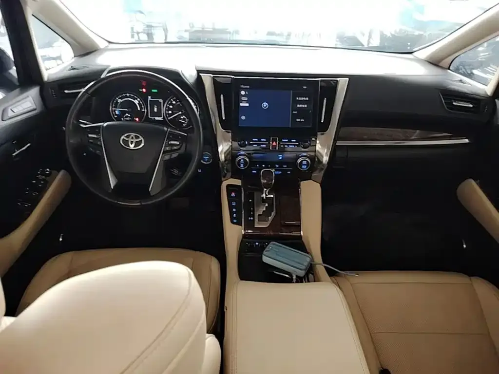 Toyota Alphard — фото 7