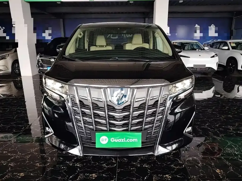 Toyota Alphard — фото 2