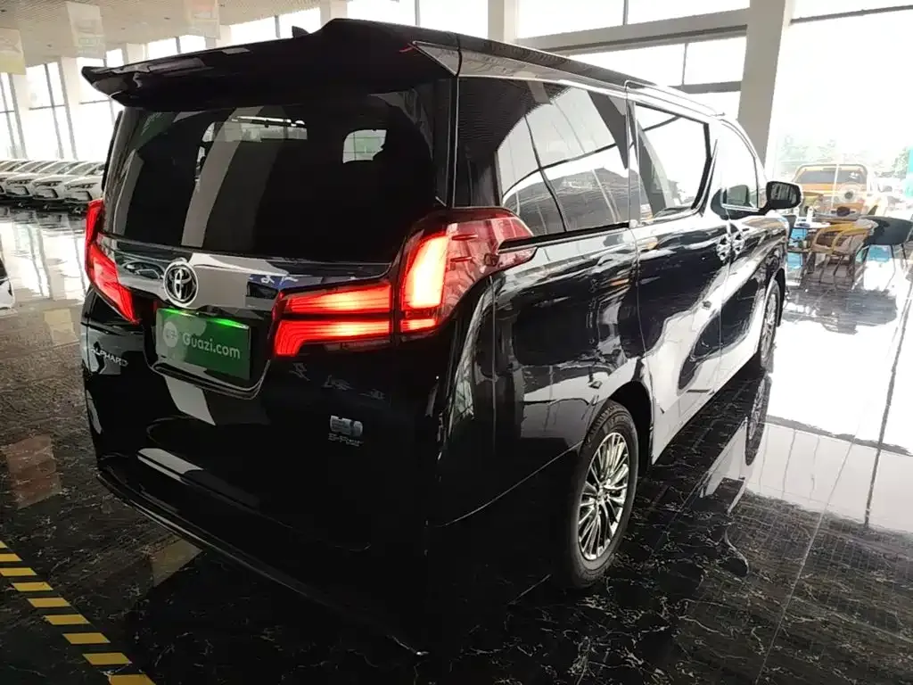 Toyota Alphard — фото 4