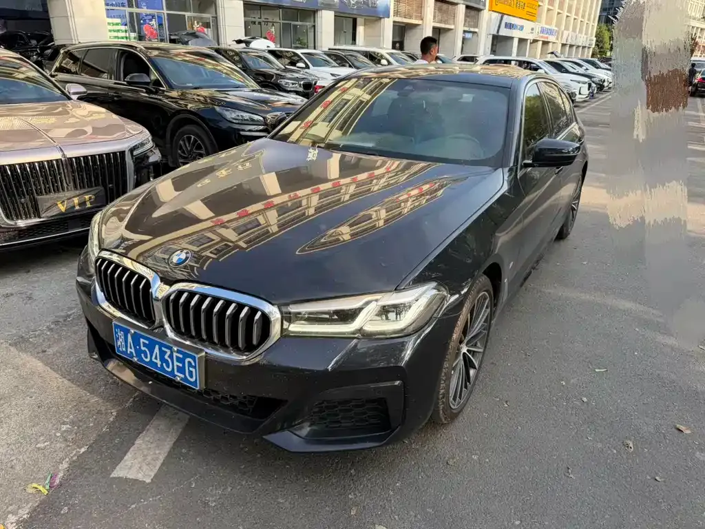 BMW 5 Series — фото 1