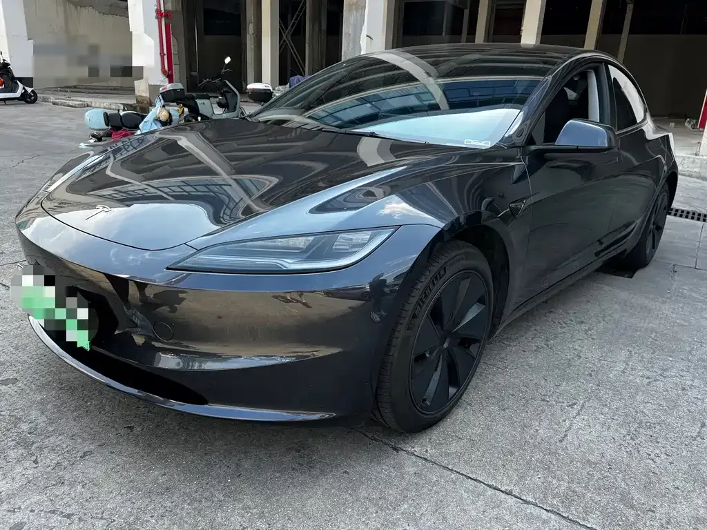 Tesla Model 3 — фото 1