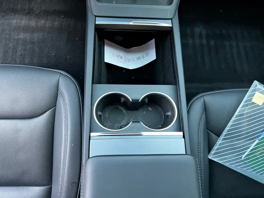 Tesla Model 3 — фото 7