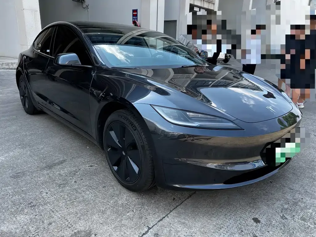 Tesla Model 3 — фото 9