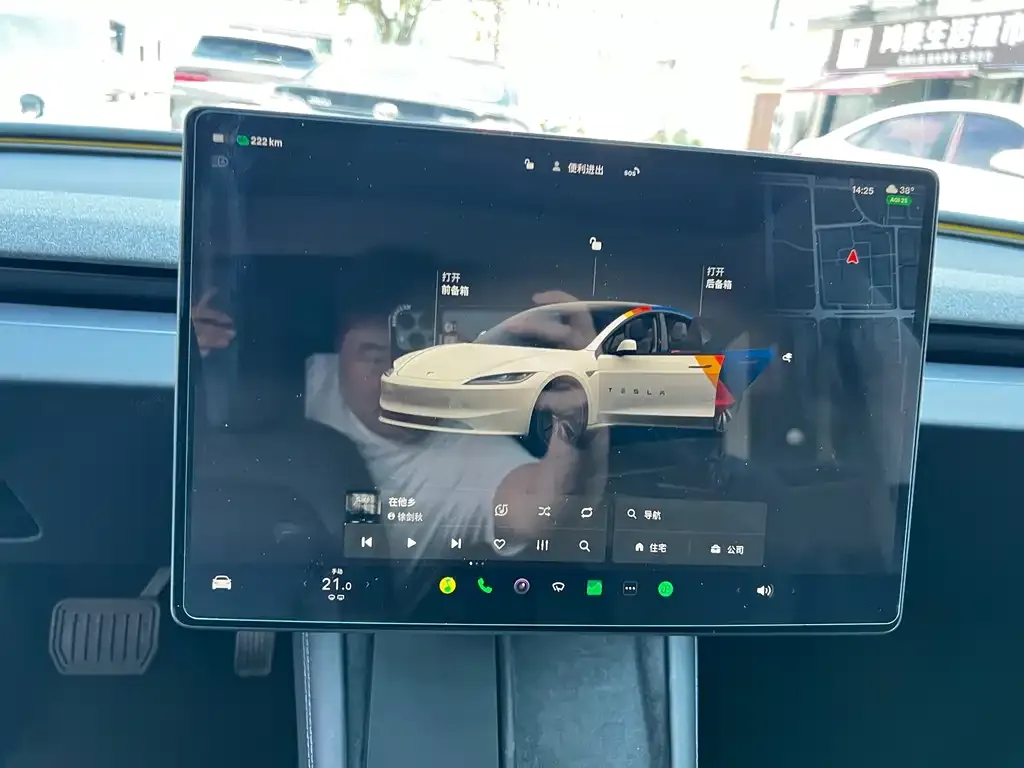 Tesla Model 3 — фото 2