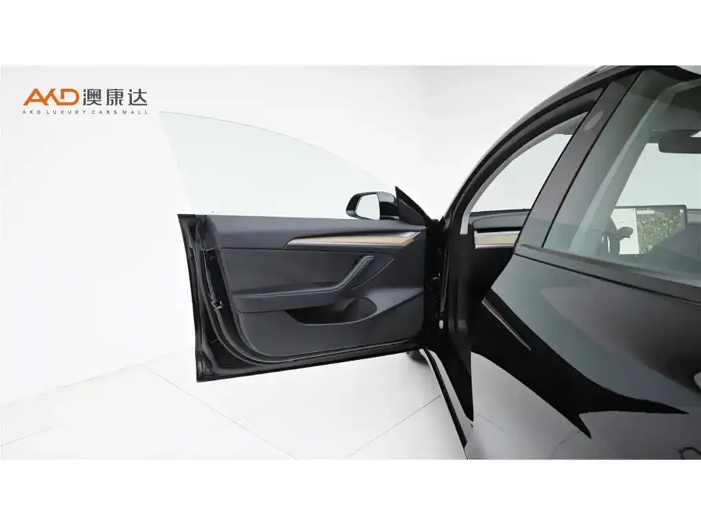 Tesla Model 3 — фото 10