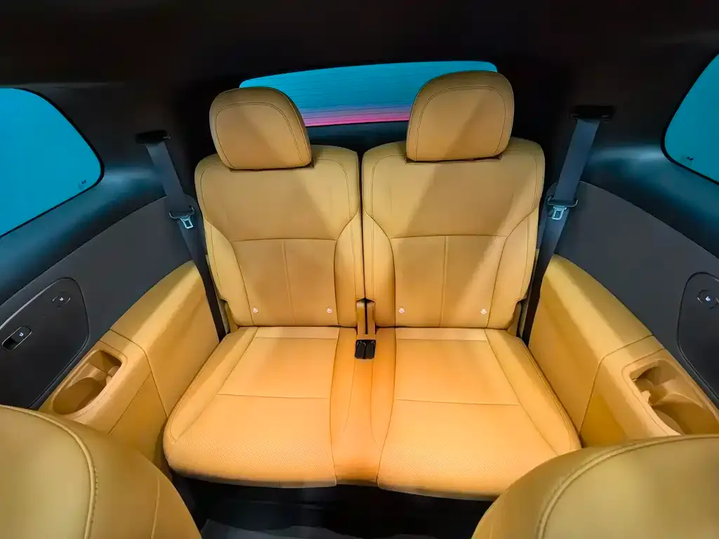 Li Auto i8 — фото 2