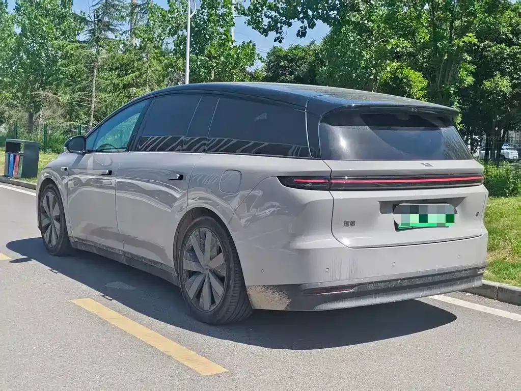 Li Auto i8 — фото 10