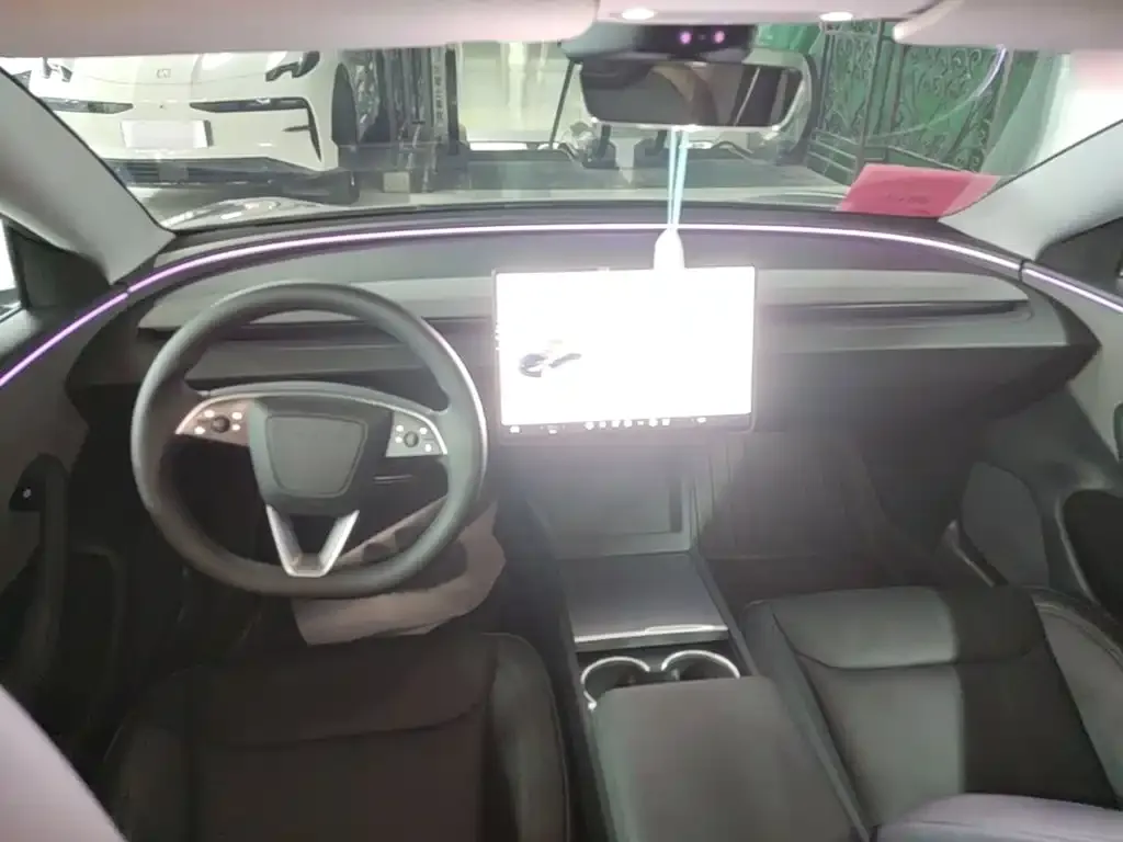 Tesla Model 3 — фото 3