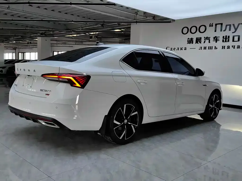 Skoda Octavia — фото 7