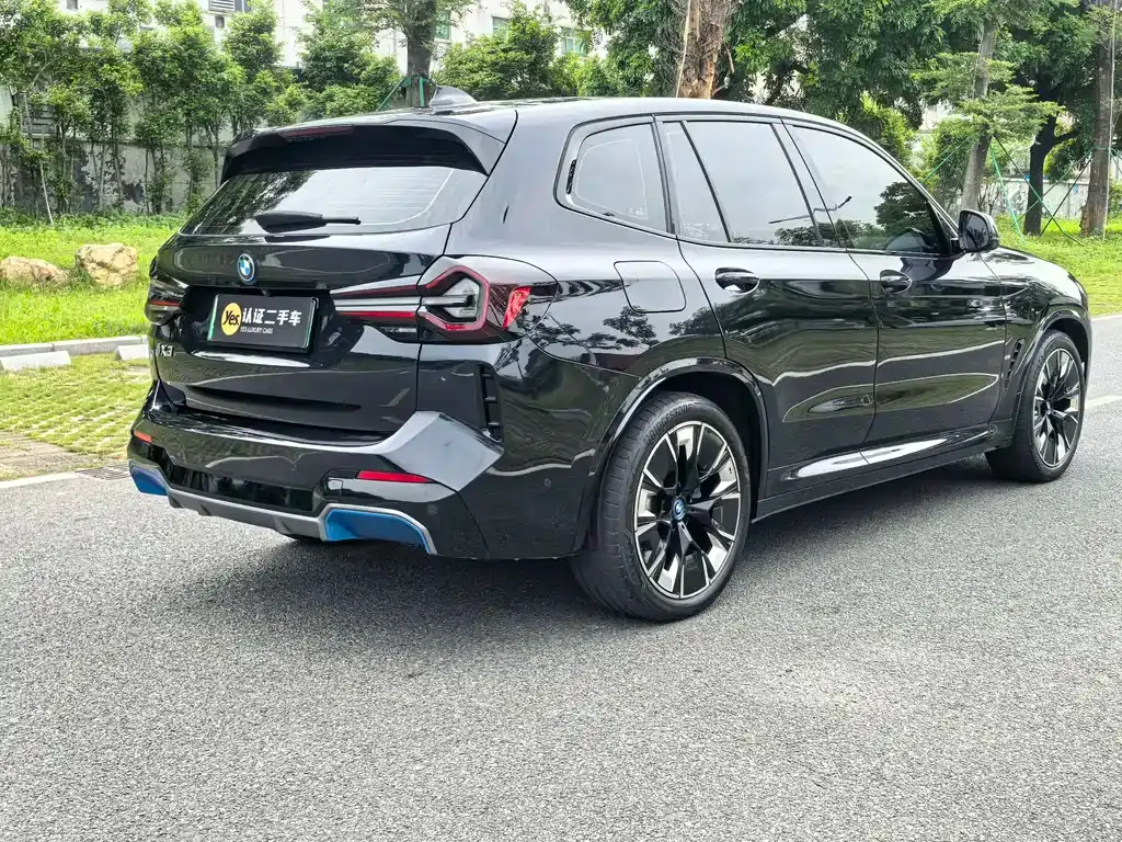 BMW iX3 — фото 10