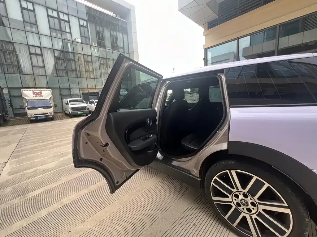 MINI Clubman — фото 4