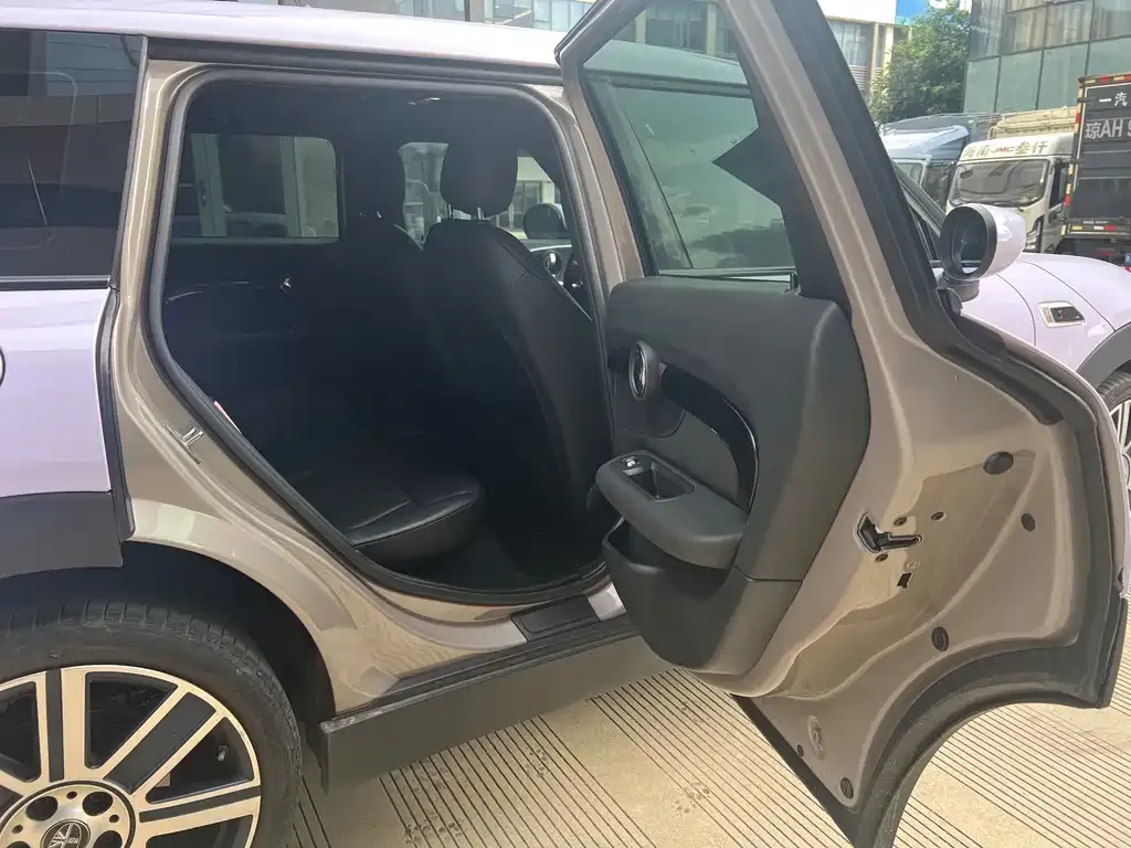 MINI Clubman — фото 10