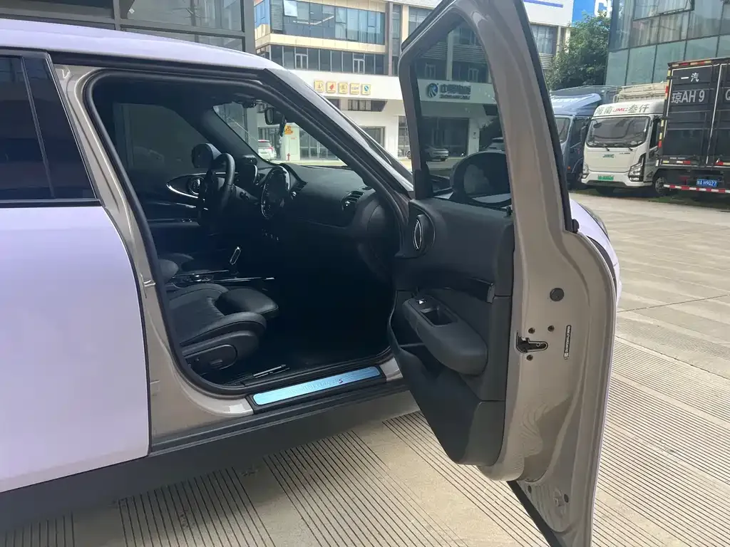 MINI Clubman — фото 8