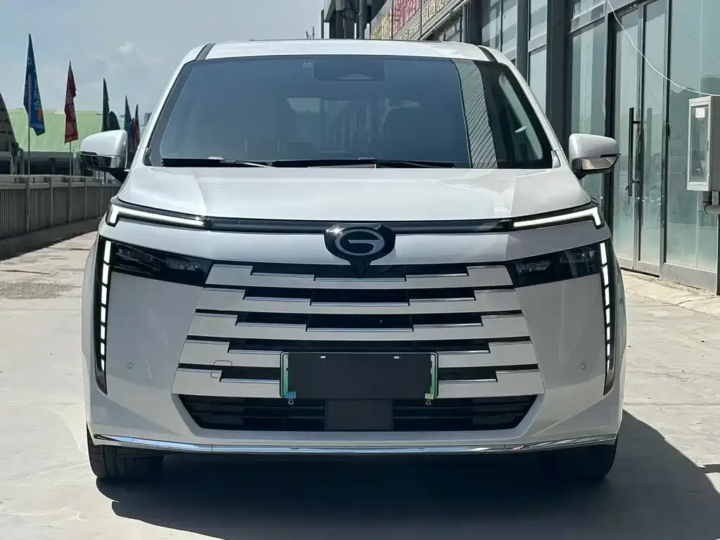 GAC Motor 传祺E8 PHEV — фото 10